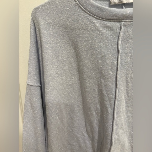 Cozy Light Blue Pullover Size Medium 🧵 - Picture 6 of 6